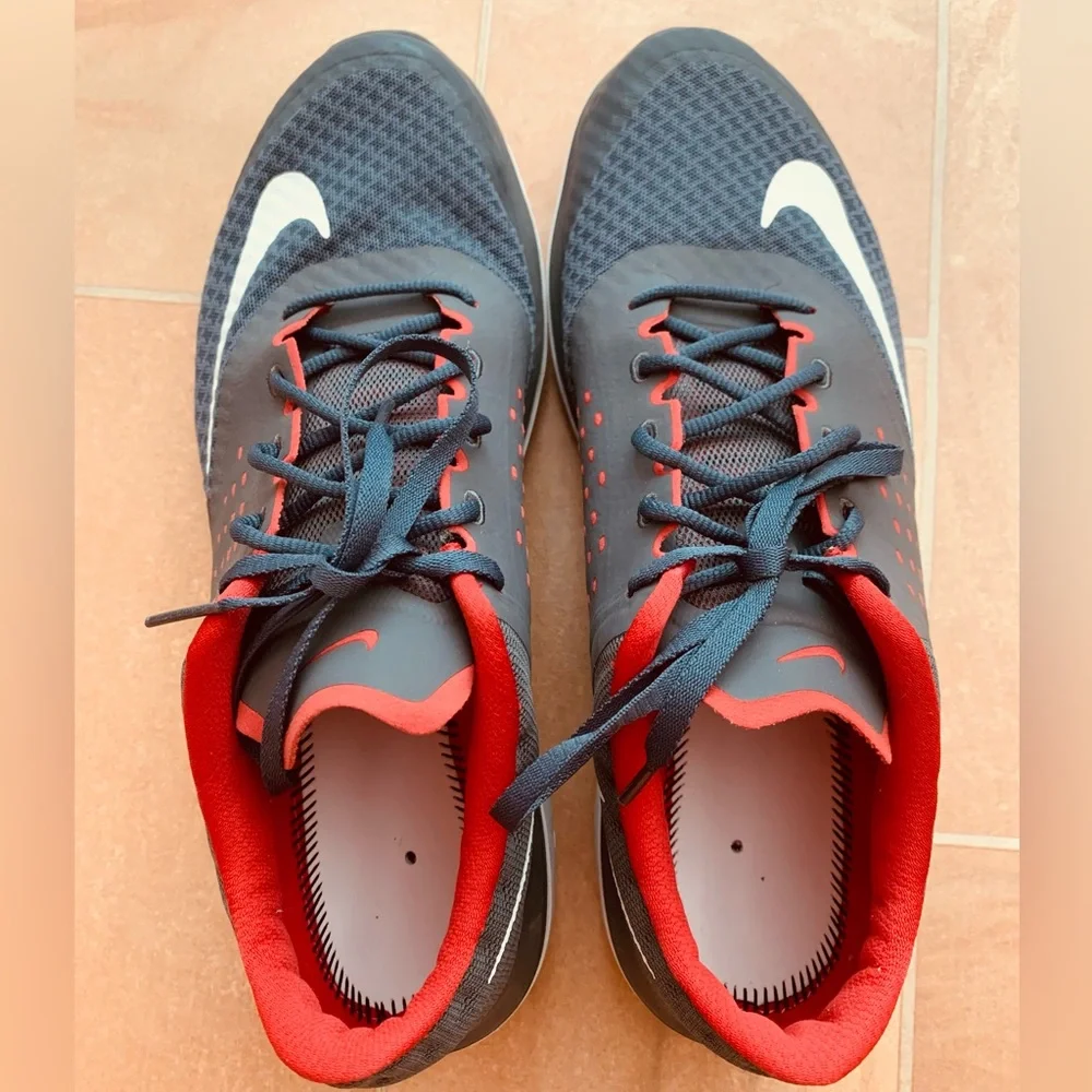 Nike Men’s Dark Grey, White, & Red FS Lite Run 2 Athletic Sneaker Shoes - Picture 3 of 3